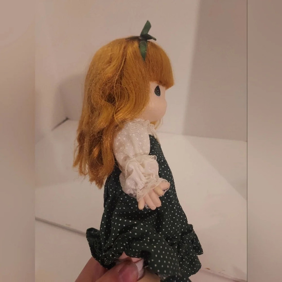 Precious Moments Children of The World Series - Shannon from Ireland Doll - Picture 5 of 11